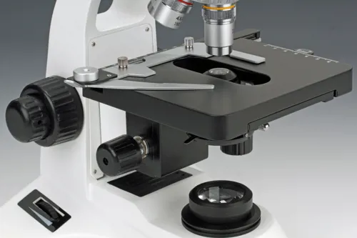Mikroskop FS-1, monokulær, med batterier (077423)