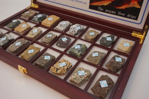 Stensamling, magmatiske, 24 stk, 5 x 4 cm  (768032)